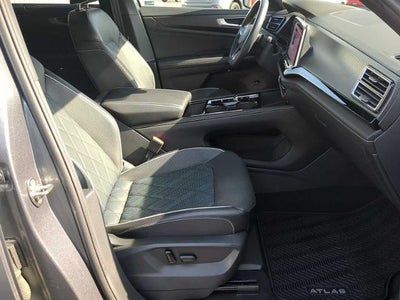 2024 Volkswagen Atlas Cross Sport 2.0T SEL Premium R-Line